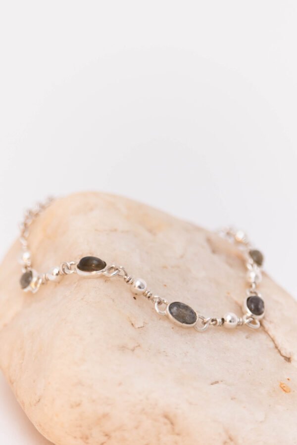 Pulsera Sanur con Labradorita - Image 3