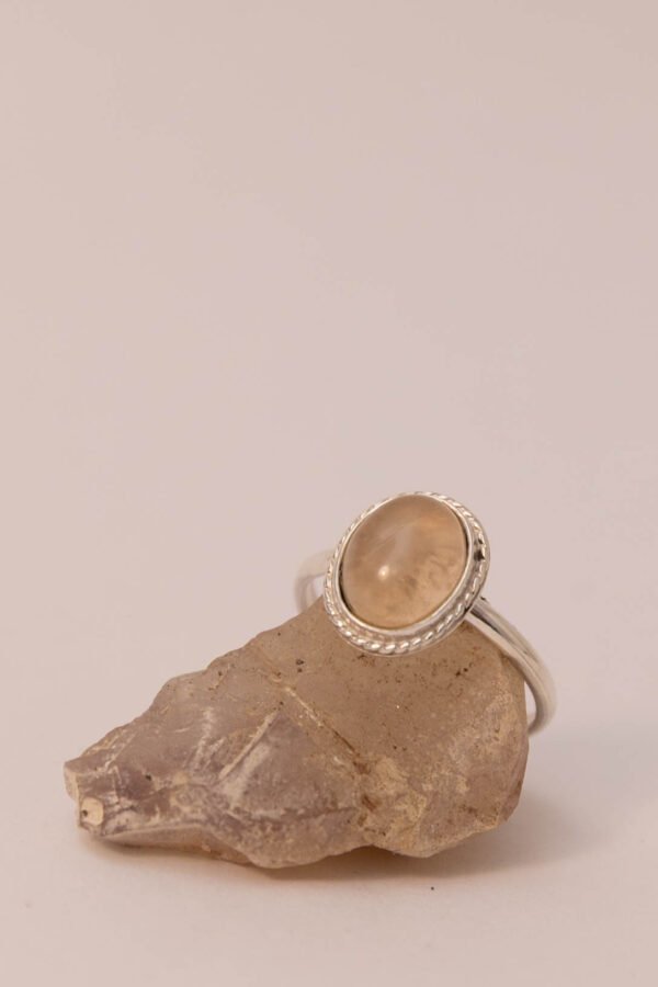 Anillo Nairobi con Cuarzo Rosa - Image 2