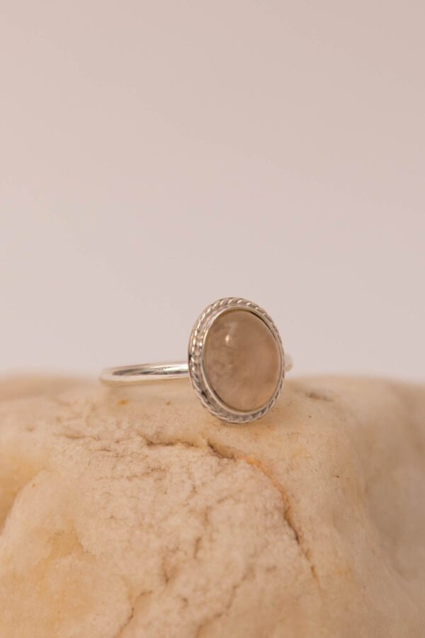 Anillo Nairobi con Cuarzo Rosa