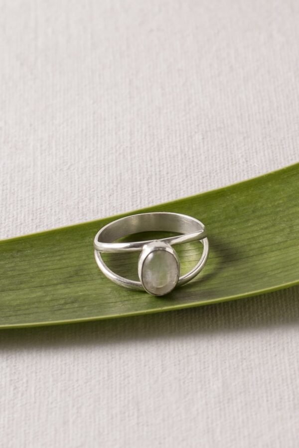 Anillo Asia con Piedra Luna
